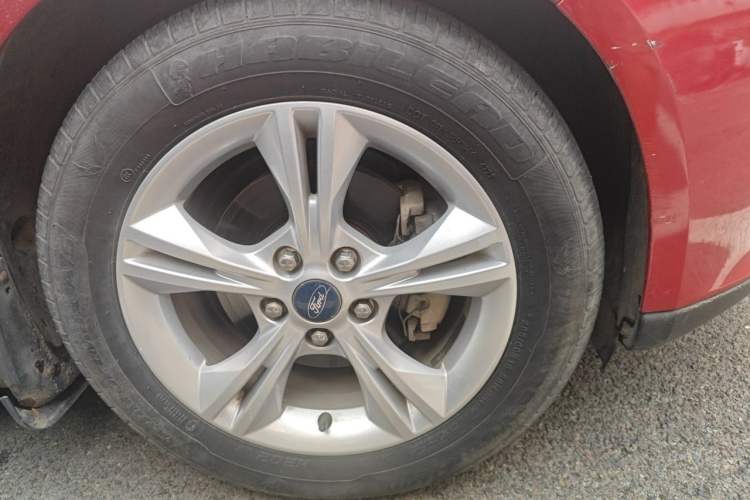 Used Ford Focus 2015 Sedan 1.6L Manual Comfort Model Right Front Wheel Hub
