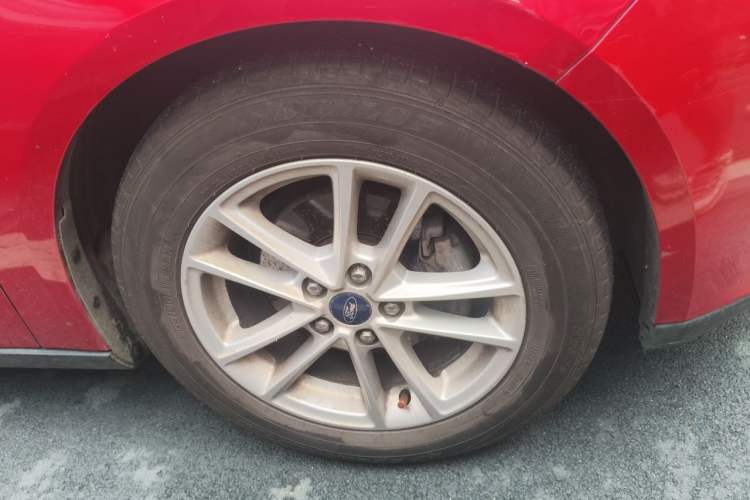 Used Ford Focus 2015 Hatchback 1.6L Automatic Fashion Edition Right Front Wheel Hub