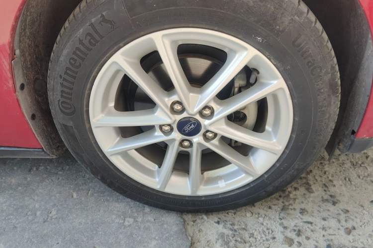 Used Ford Focus 2015 Hatchback 1.6L Automatic Fashion Edition Right Front Wheel Hub