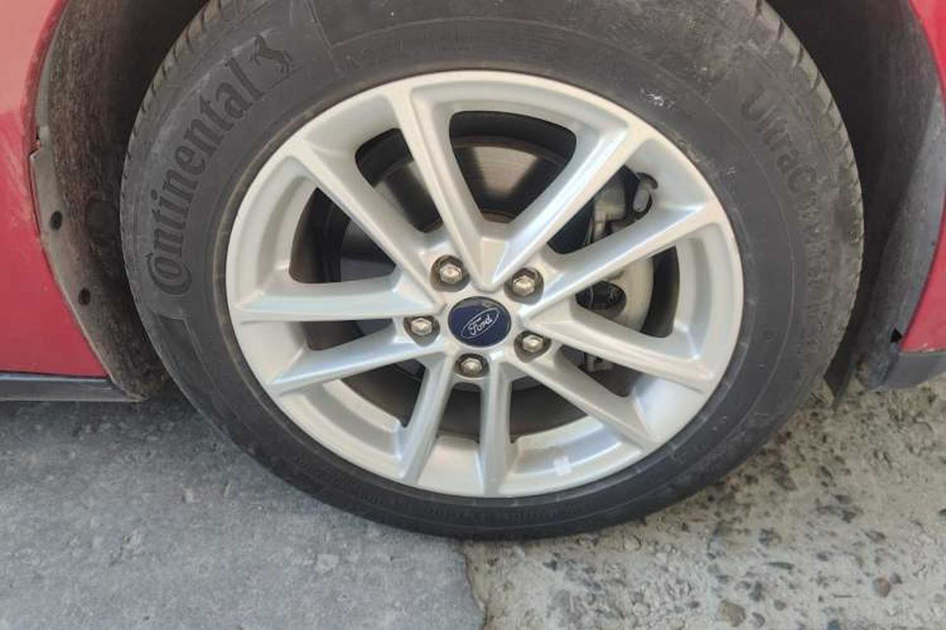 Used Ford Focus 2015 Hatchback 1.6L Automatic Fashion Edition Right Front Wheel Hub
