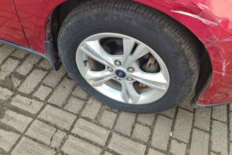Used Ford Focus 2015 Sedan 1.6L Automatic Comfort Model Right Front Wheel Hub