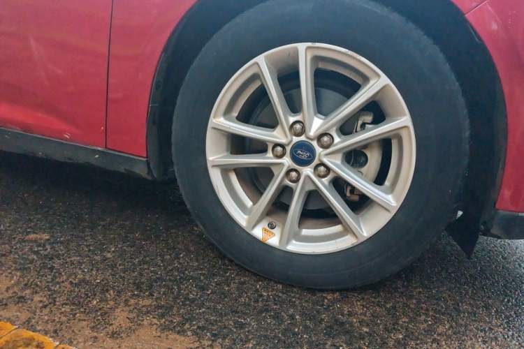 Used Ford Focus 2015 Hatchback 1.6L Automatic Fashion Edition Right Front Wheel Hub