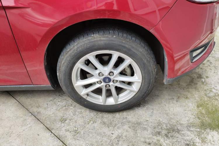 Used Ford Focus 2015 Sedan 1.6L Automatic Trend Model Right Front Wheel Hub