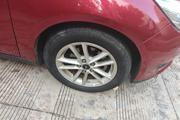 Used Ford Focus 2015 Sedan 1.6L Automatic Trend Model Right Front Wheel Hub