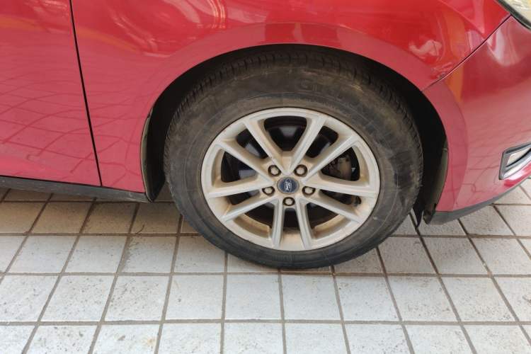 Used Ford Focus 2015 Hatchback 1.6L Automatic Fashion Edition Right Front Wheel Hub