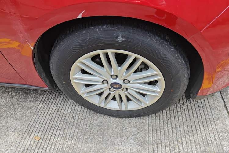 Used Ford Focus 2015 Sedan EcoBoost 180 Automatic Flagship Model Right Front Wheel Hub