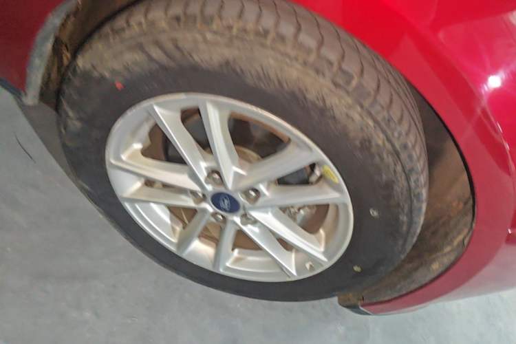 Used Ford Focus 2015 Sedan 1.6L Automatic Trend Model Right Front Wheel Hub