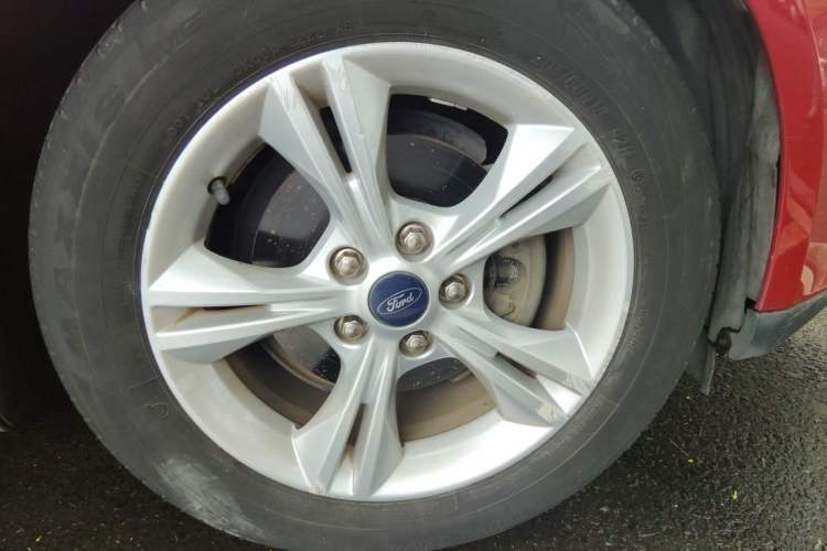 Used Ford Focus 2015 Sedan 1.6L Automatic Comfort Model Right Front Wheel Hub