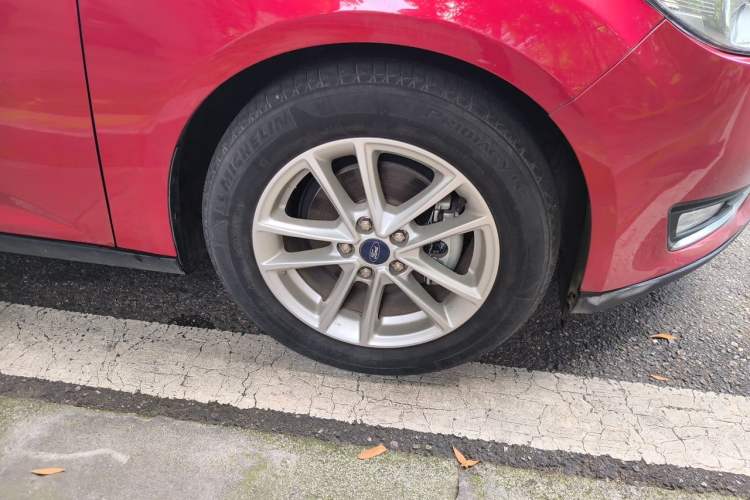 Used Ford Focus 2015 Hatchback 1.6L Automatic Fashion Edition Right Front Wheel Hub