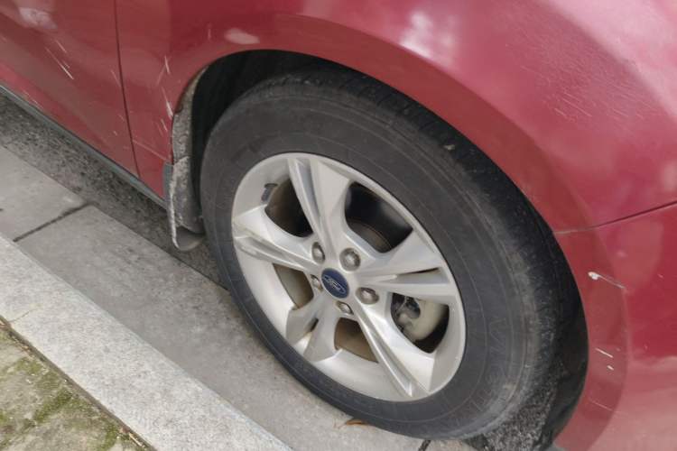Used Ford Focus 2015 Hatchback 1.6L Automatic Comfort Model Right Front Wheel Hub