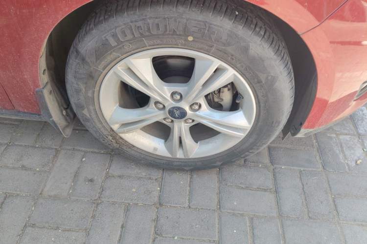 Used Ford Focus 2015 Sedan 1.6L Manual Comfort Model Right Front Wheel Hub