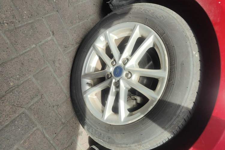 Used Ford Focus 2015 Sedan 1.6L Automatic Trend Model Right Front Wheel Hub