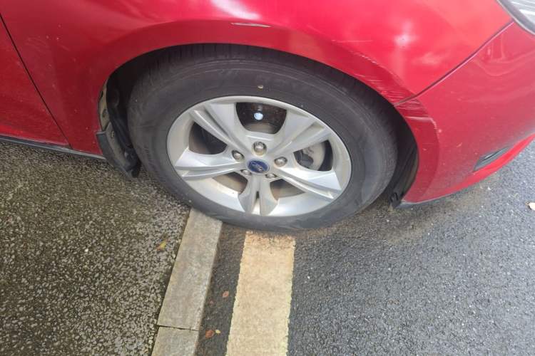 Used Ford Focus 2015 Hatchback 1.6L Automatic Comfort Model Right Front Wheel Hub