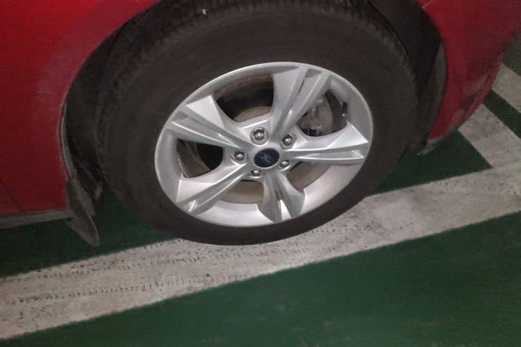 Used Ford Focus 2015 Hatchback 1.6L Manual Comfort Edition Right Front Wheel Hub