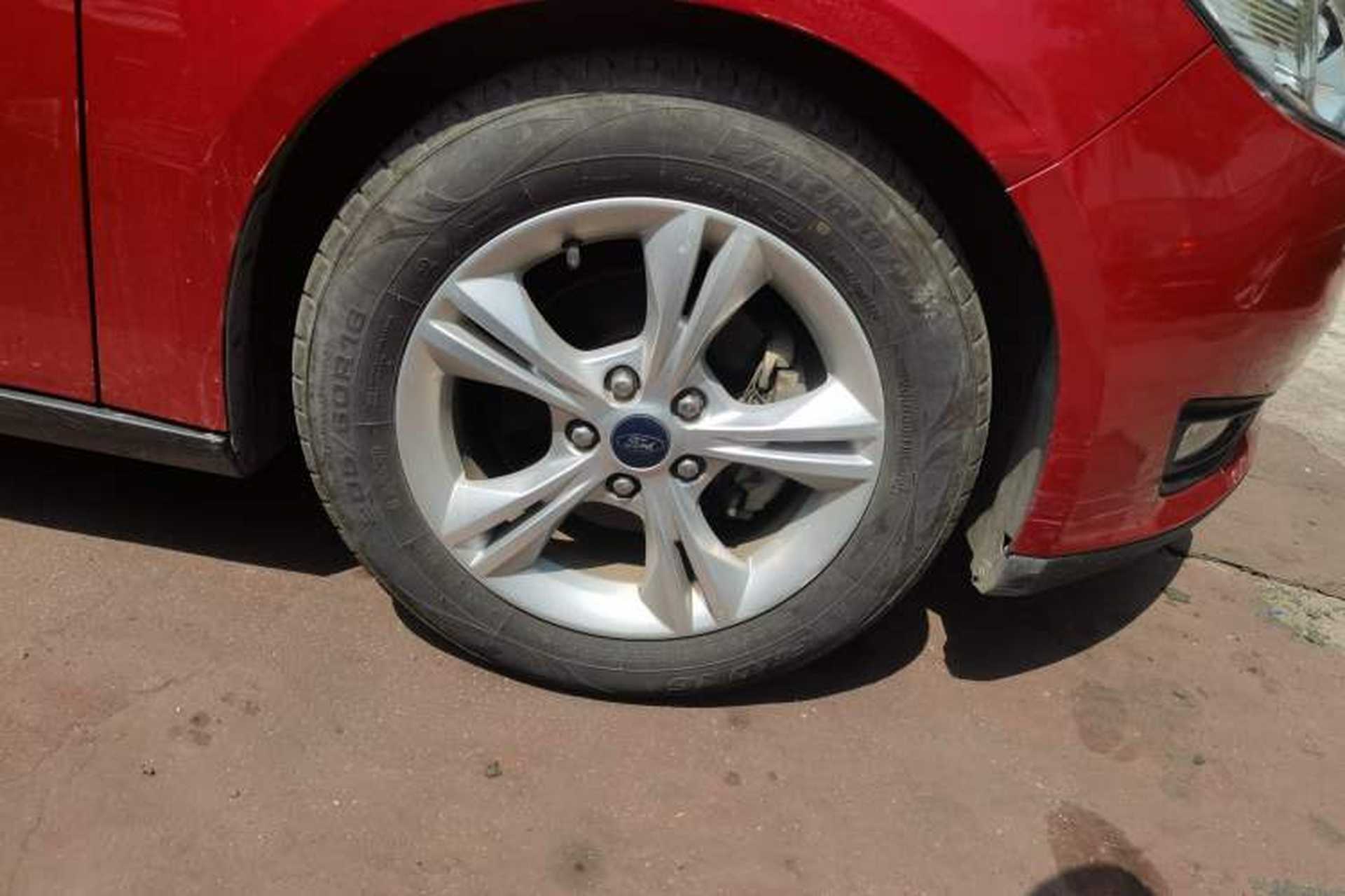 Used Ford Focus 2015 Hatchback 1.6L Automatic Comfort Model Right Front Wheel Hub