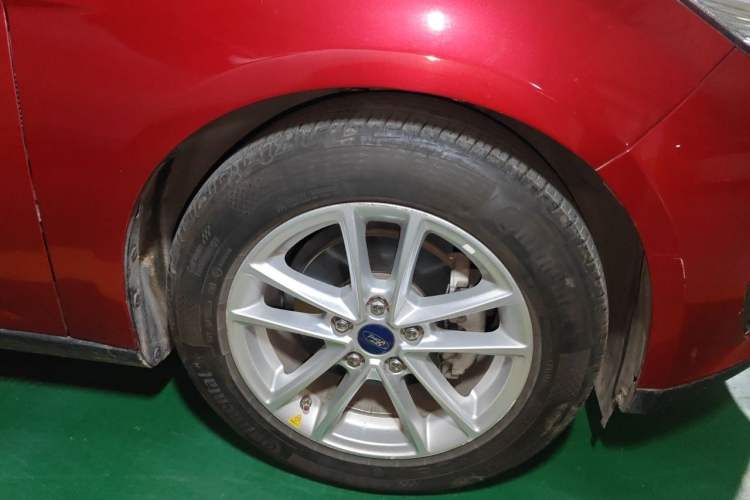 Used Ford Focus 2015 Hatchback 1.6L Automatic Fashion Edition Right Front Wheel Hub