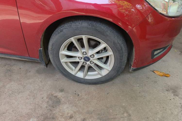Used Ford Focus 2015 Sedan 1.6L Automatic Trend Model Right Front Wheel Hub