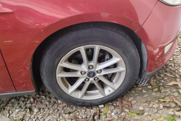 Used Ford Focus 2015 Sedan 1.6L Automatic Trend Model Right Front Wheel Hub