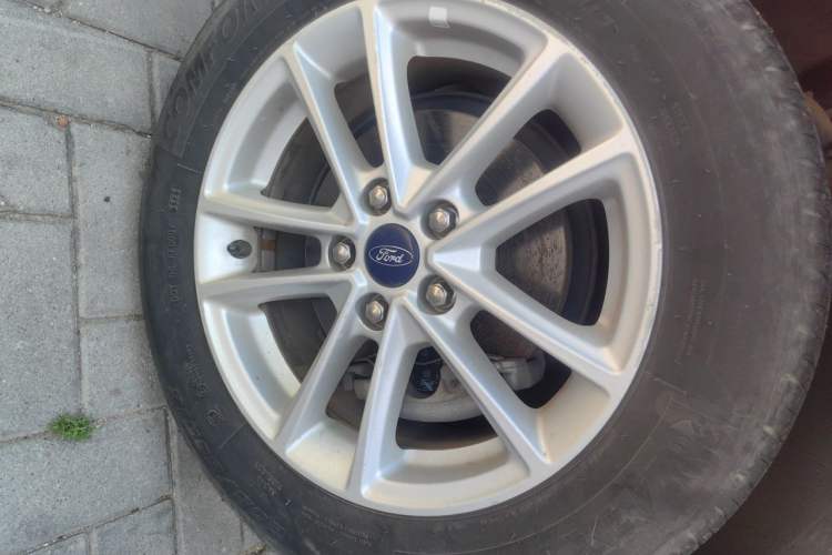 Used Ford Focus 2015 Hatchback 1.6L Automatic Fashion Edition Right Front Wheel Hub