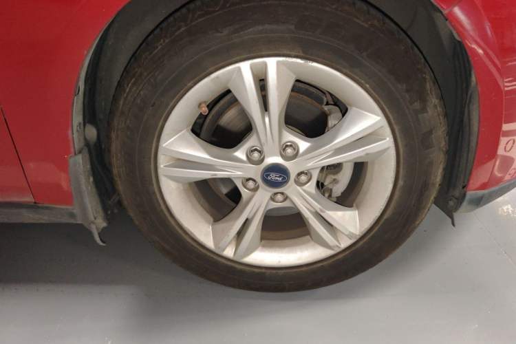 Used Ford Focus 2015 Sedan 1.6L Automatic Comfort Model Right Front Wheel Hub