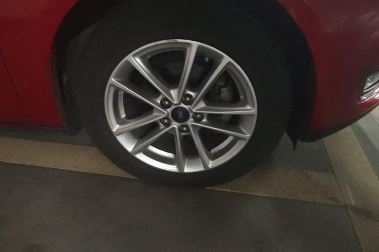 Used Ford Focus 2015 Sedan 1.6L Automatic Trend Model Right Front Wheel Hub