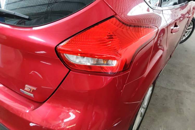 Used Ford Focus 2015 Hatchback EcoBoost 125 Automatic Supreme Style Edition Right Rear Taillight