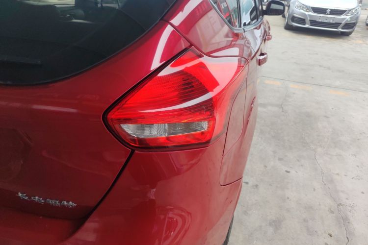 Used Ford Focus 2015 Hatchback 1.6L Automatic Fashion Edition Right Rear Taillight