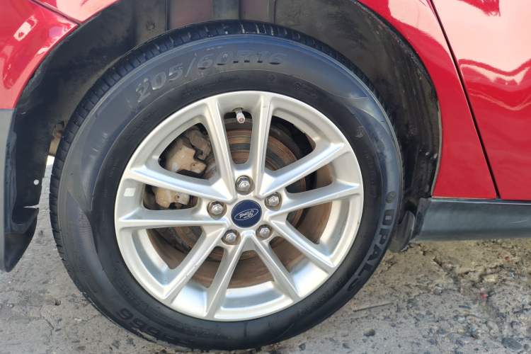 Used Ford Focus 2015 Hatchback 1.6L Automatic Fashion Edition Right Rear Wheel Hub