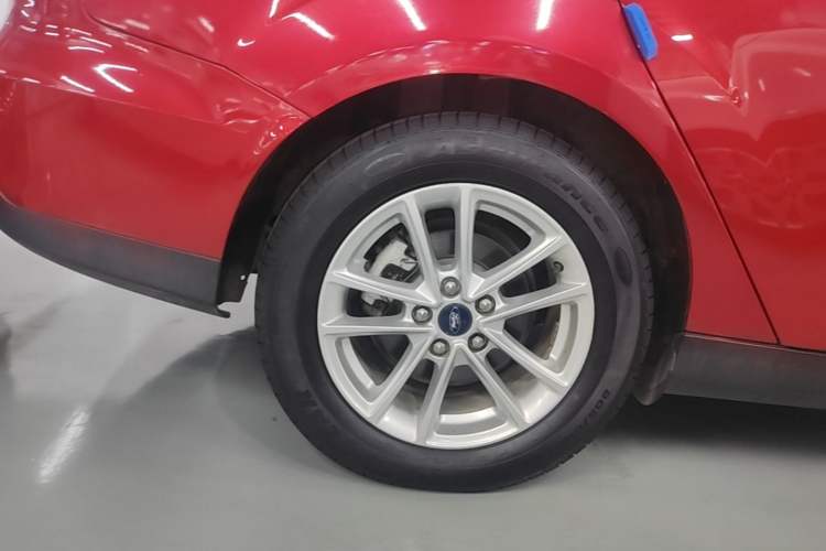 Used Ford Focus 2015 Sedan 1.6L Automatic Trend Model Right Rear Wheel Hub