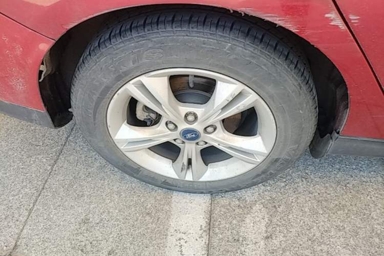Used Ford Focus 2015 Sedan 1.6L Automatic Comfort Model Right Rear Wheel Hub