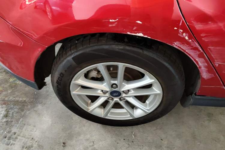 Used Ford Focus 2015 Hatchback EcoBoost 125 Automatic Supreme Style Edition Right Rear Wheel Hub