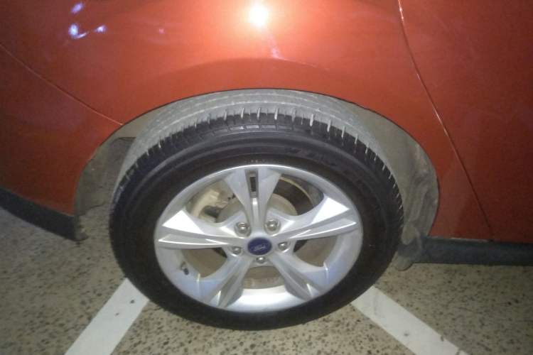 Used Ford Focus 2015 Hatchback 1.6L Automatic Comfort Model Right Rear Wheel Hub