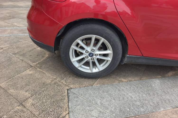 Used Ford Focus 2015 Hatchback EcoBoost 180 Automatic Elite Model Right Rear Wheel Hub