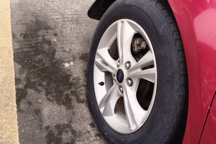 Used Ford Focus 2015 Sedan 1.6L Automatic Comfort Model Right Rear Wheel Hub
