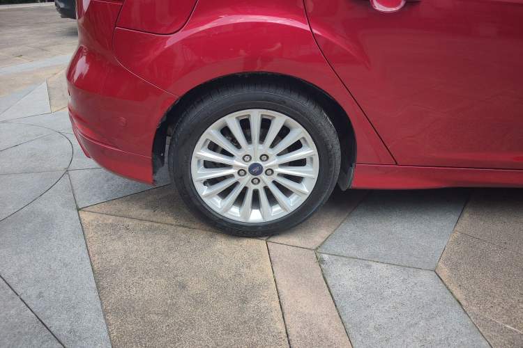 Used Ford Focus 2015 Hatchback EcoBoost 180 Automatic Sport Model Right Rear Wheel Hub