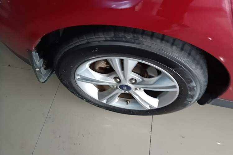 Used Ford Focus 2015 Hatchback 1.6L Automatic Comfort Model Right Rear Wheel Hub
