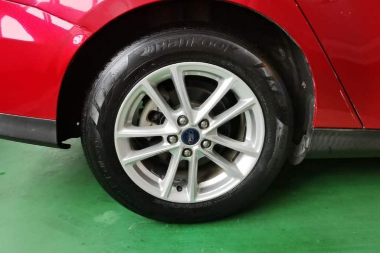 Used Ford Focus 2015 Sedan 1.6L Automatic Trend Model Right Rear Wheel Hub