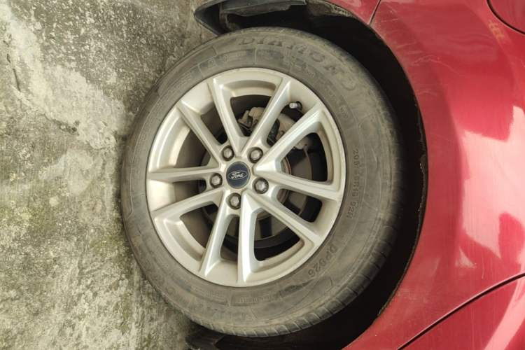 Used Ford Focus 2015 Hatchback 1.6L Automatic Fashion Edition Right Rear Wheel Hub