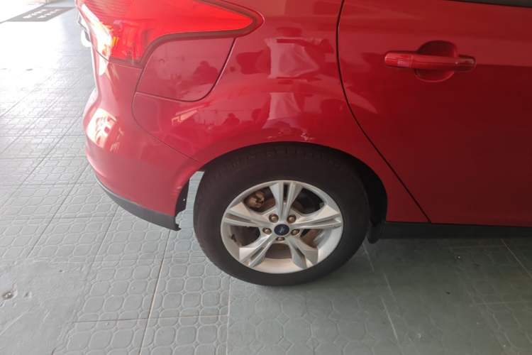 Used Ford Focus 2015 Hatchback 1.6L Automatic Comfort Model Right Rear Wheel Hub
