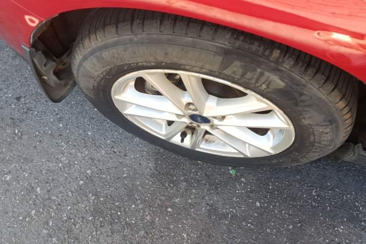 Used Ford Focus 2015 Hatchback 1.6L Automatic Fashion Edition Right Rear Wheel Hub