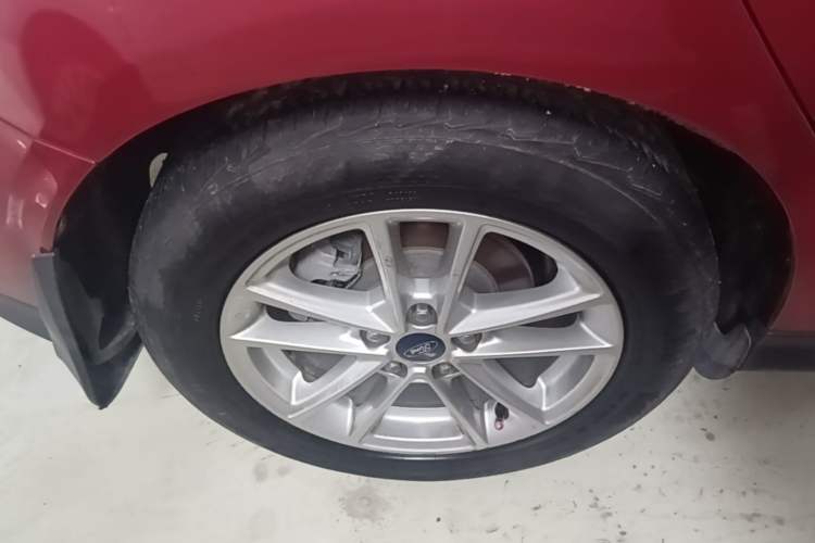 Used Ford Focus 2015 Hatchback EcoBoost 180 Automatic Elite Model Right Rear Wheel Hub