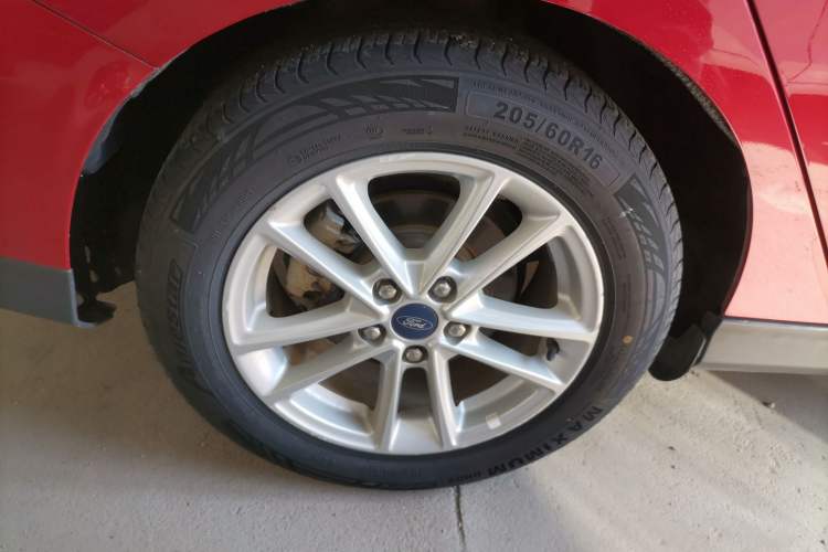 Used Ford Focus 2015 Sedan 1.6L Automatic Trend Model Right Rear Wheel Hub