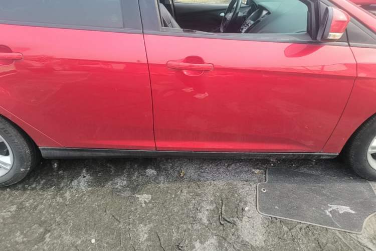 Used Ford Focus 2015 Hatchback 1.6L Manual Comfort Edition Right Side Sill