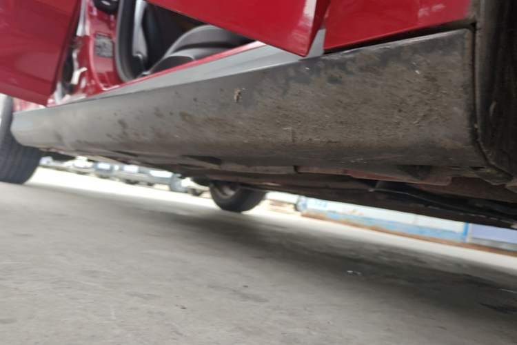 Used Ford Focus 2015 Hatchback EcoBoost 180 Automatic Elite Model Right Side Sill