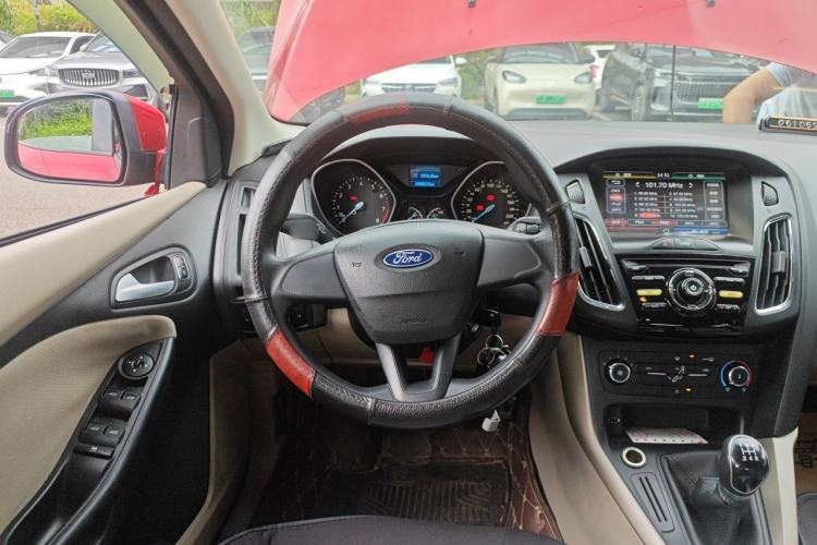 Used Ford Focus 2015 Sedan 1.6L Manual Comfort Model Steering Wheel