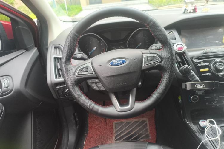 Used Ford Focus 2015 Hatchback 1.6L Automatic Fashion Edition Steering Wheel