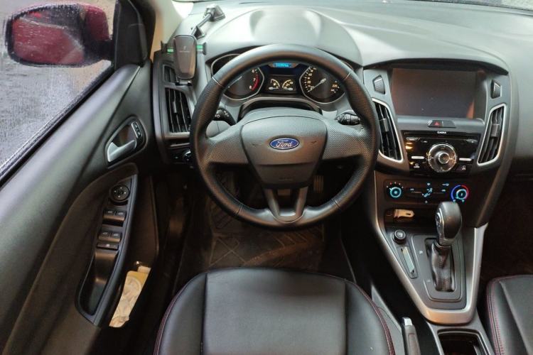Used Ford Focus 2015 Hatchback 1.6L Automatic Comfort Model Steering Wheel