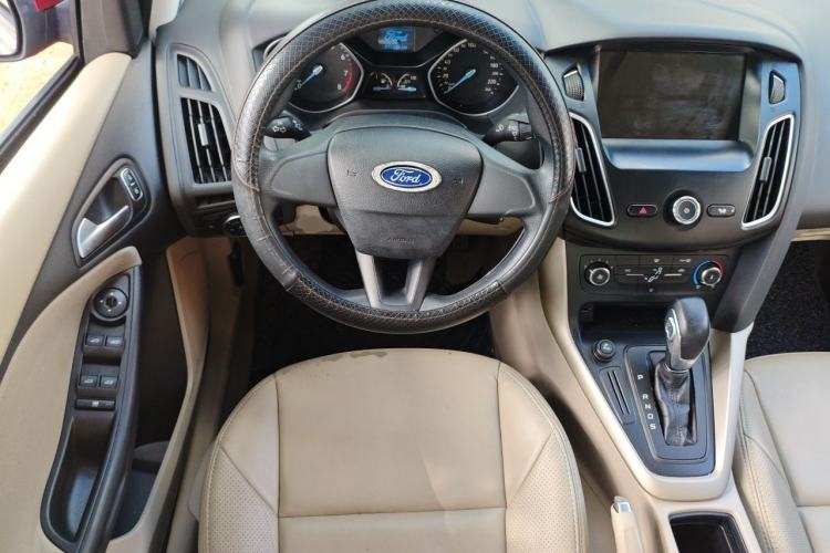 Used Ford Focus 2015 Sedan 1.6L Automatic Comfort Model Steering Wheel