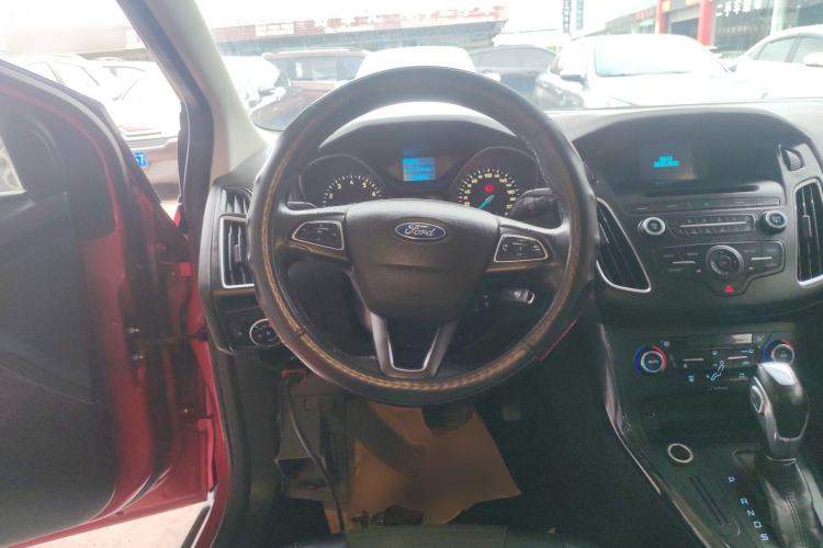 Used Ford Focus 2015 Hatchback 1.6L Automatic Fashion Edition Steering Wheel
