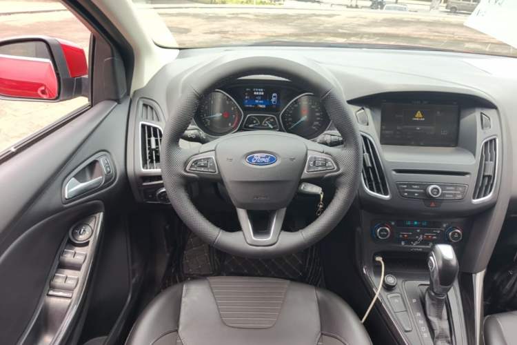 Used Ford Focus 2015 Hatchback EcoBoost 180 Automatic Elite Model Steering Wheel